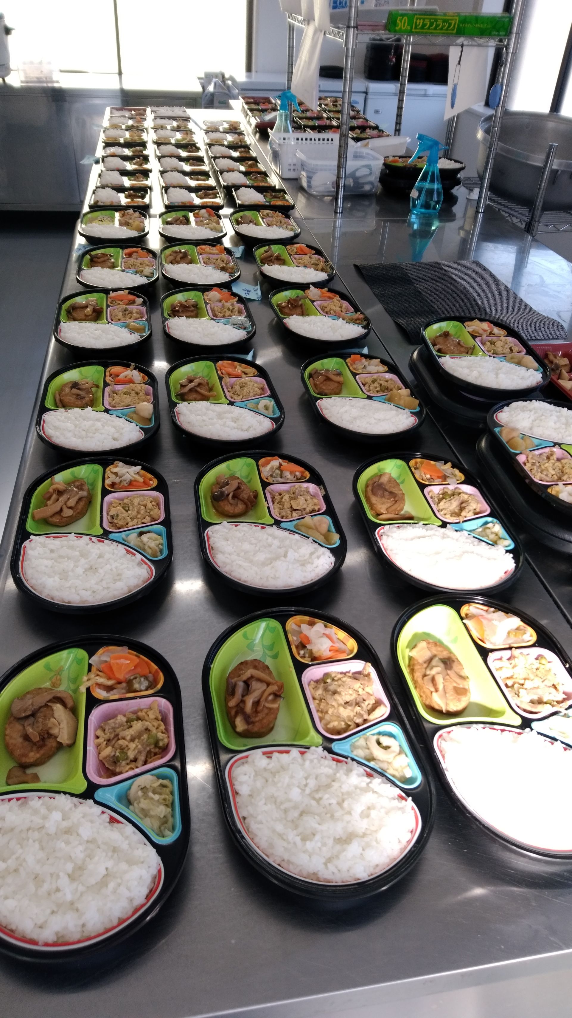 和食中心の献立で構成されたバリエーション豊かなお弁当をご用意